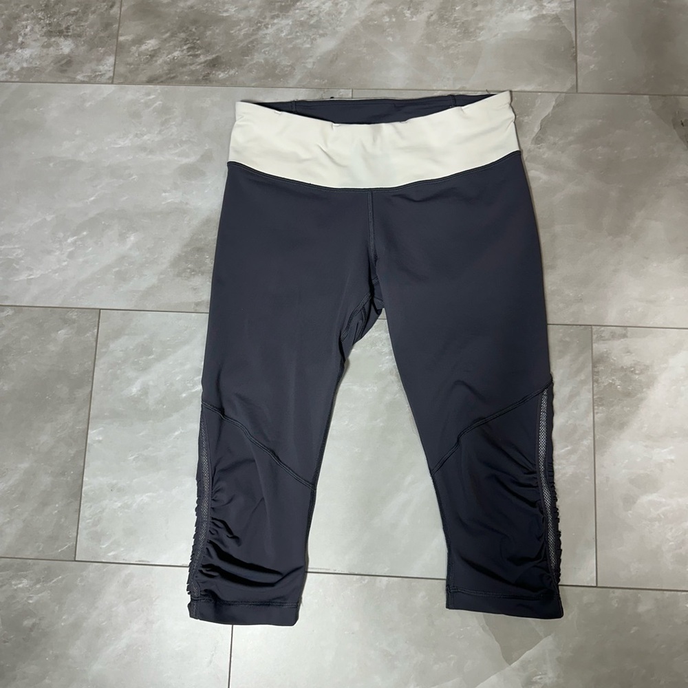 Lululemon Womens Crop Leggings Size 8 Grey Free Runner